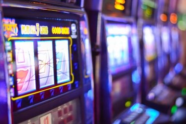Tampilan situs boomnesia dengan menu kategori permainan dan pasar sepak bola